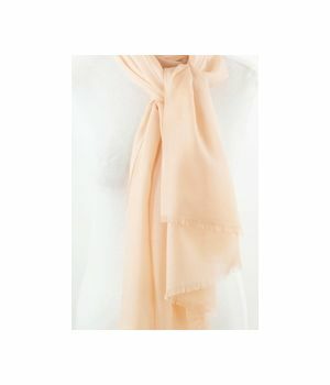Effen abrikooskleurige sjaal van zachte wollen mousseline