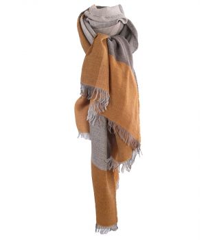 Fijn geweven sjaal met kleurvlakken in okergeel en grijs